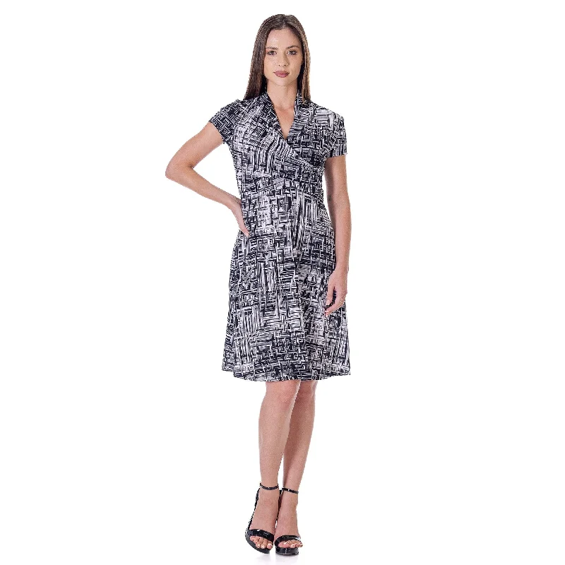 24seven Comfort Apparel Womens Print Short Sleeve Knee Length V Neck Rouched Wrap Dress