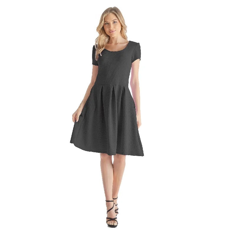 24seven Comfort Apparel Womens Scoop Neck Knee Length Pleated Pocket Dress